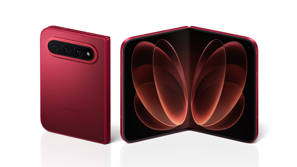 Xiaomi 18 fold: back view when closed (left) and front view when open (right).